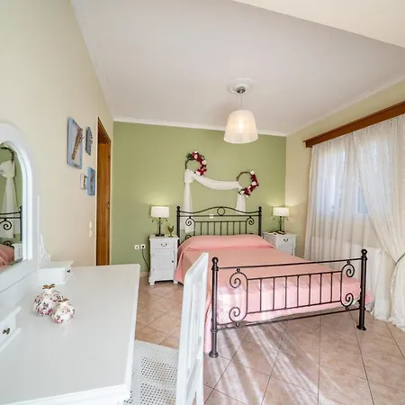 Artemis Superb 2 Bedroom 700 M Away From The Apartment