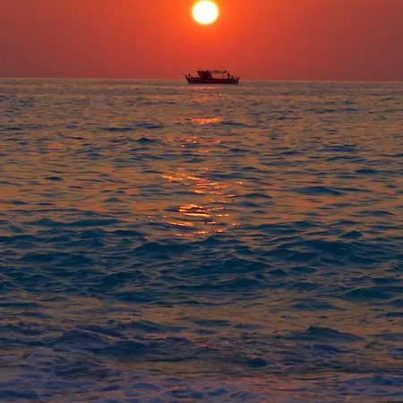 Artemis Superb 2 Bedroom 700 M Away From The