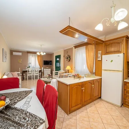Artemis Superb 2 Bedroom 700 M Away From The Apartament Minia